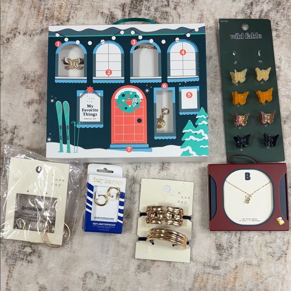 Accessories - NWT 6 piece Beauty set
